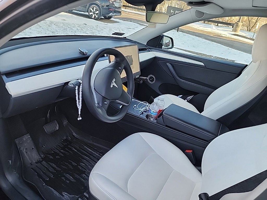 Used 2023 Tesla Model Y Long Range image 4