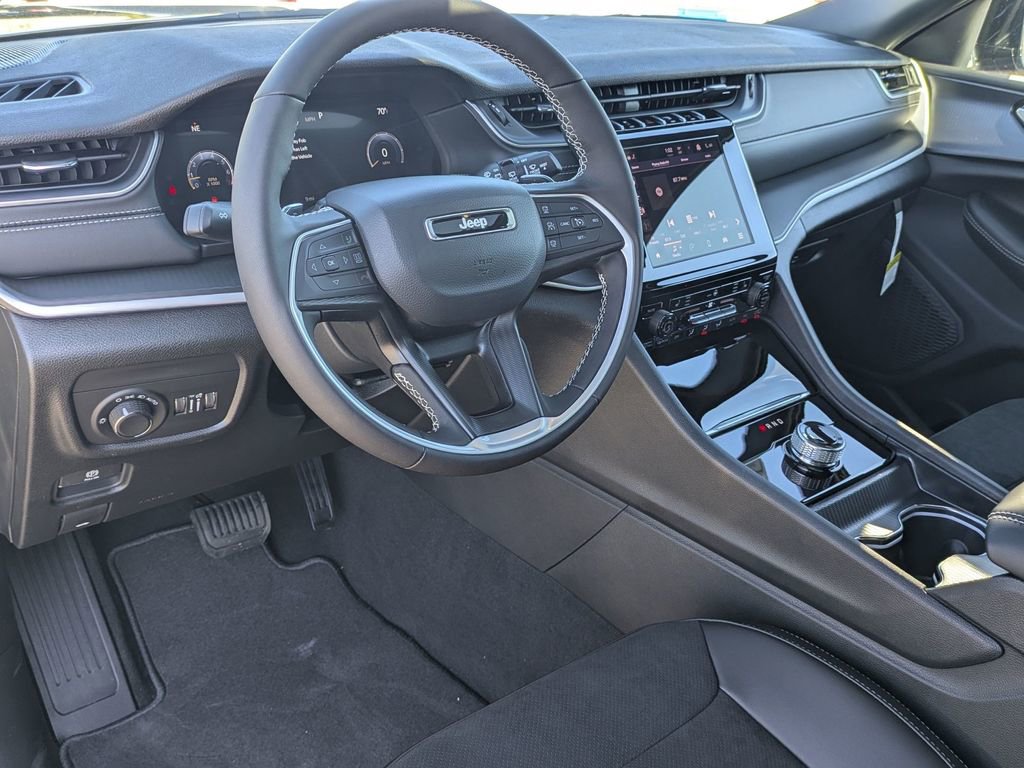 New 2025 Jeep Grand Cherokee L Altitude image 19