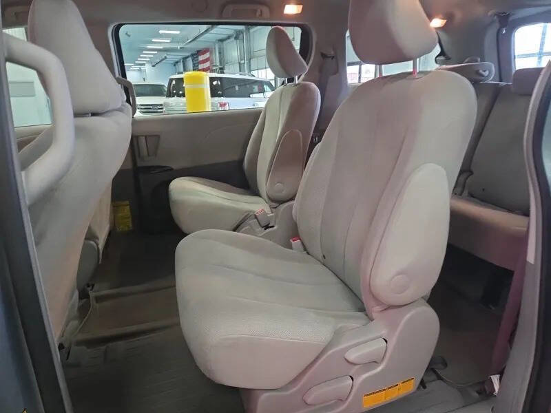 Used 2012 Toyota Sienna image 14