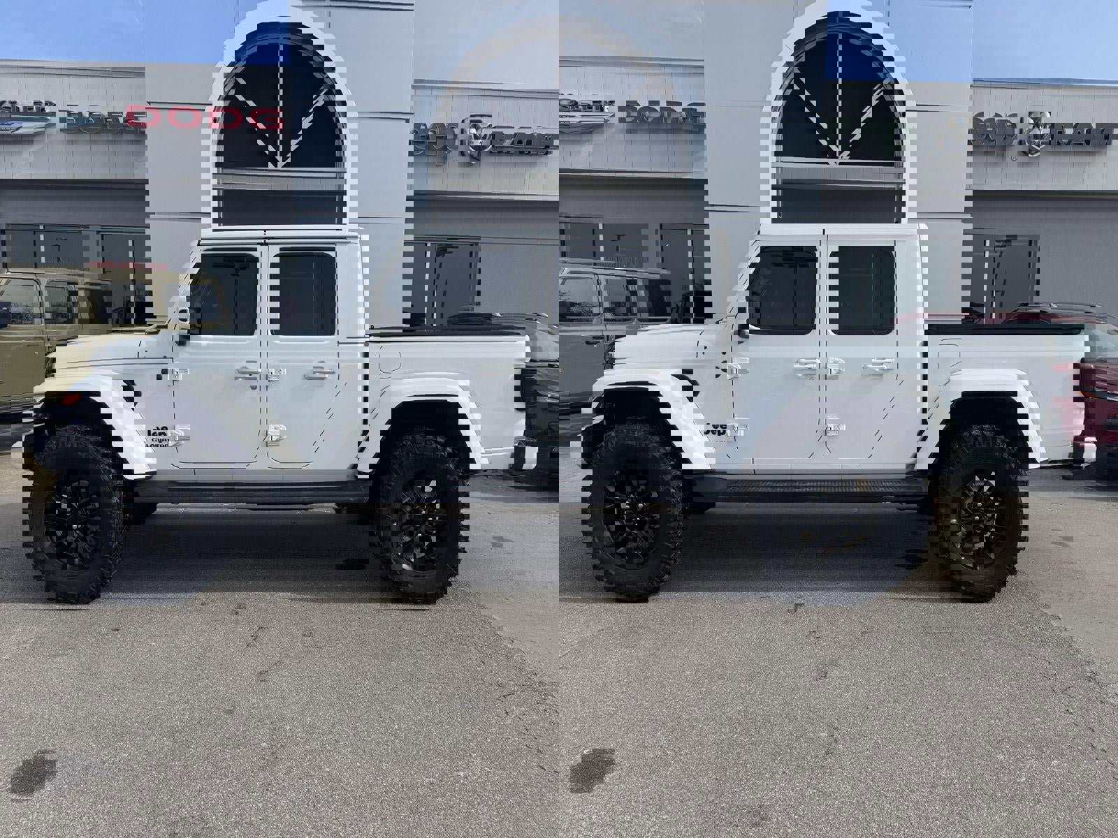 Used 2021 Jeep Gladiator Overland image 1