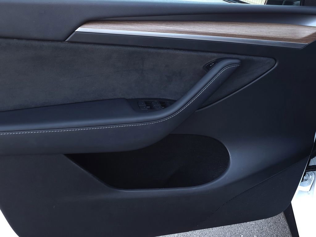 Used 2023 Tesla Model Y Long Range image 10