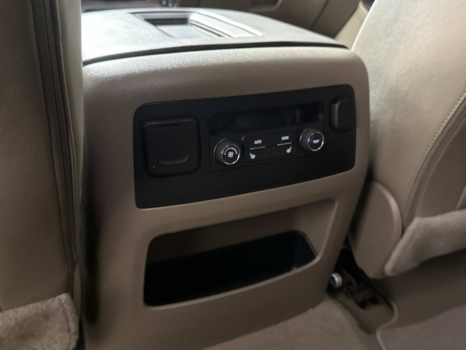 Used 2019 Chevrolet Tahoe LT w/ Luxury Package AWD/4WD image 15