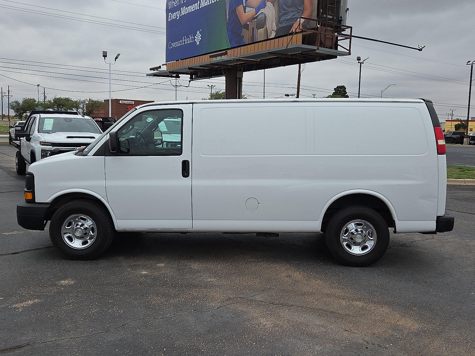 Used 2016 Chevrolet Express 2500 RWD image 2