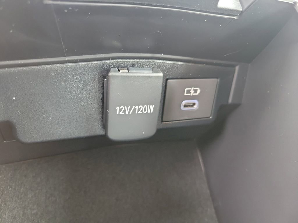 Used 2025 Toyota Corolla Cross L image 23