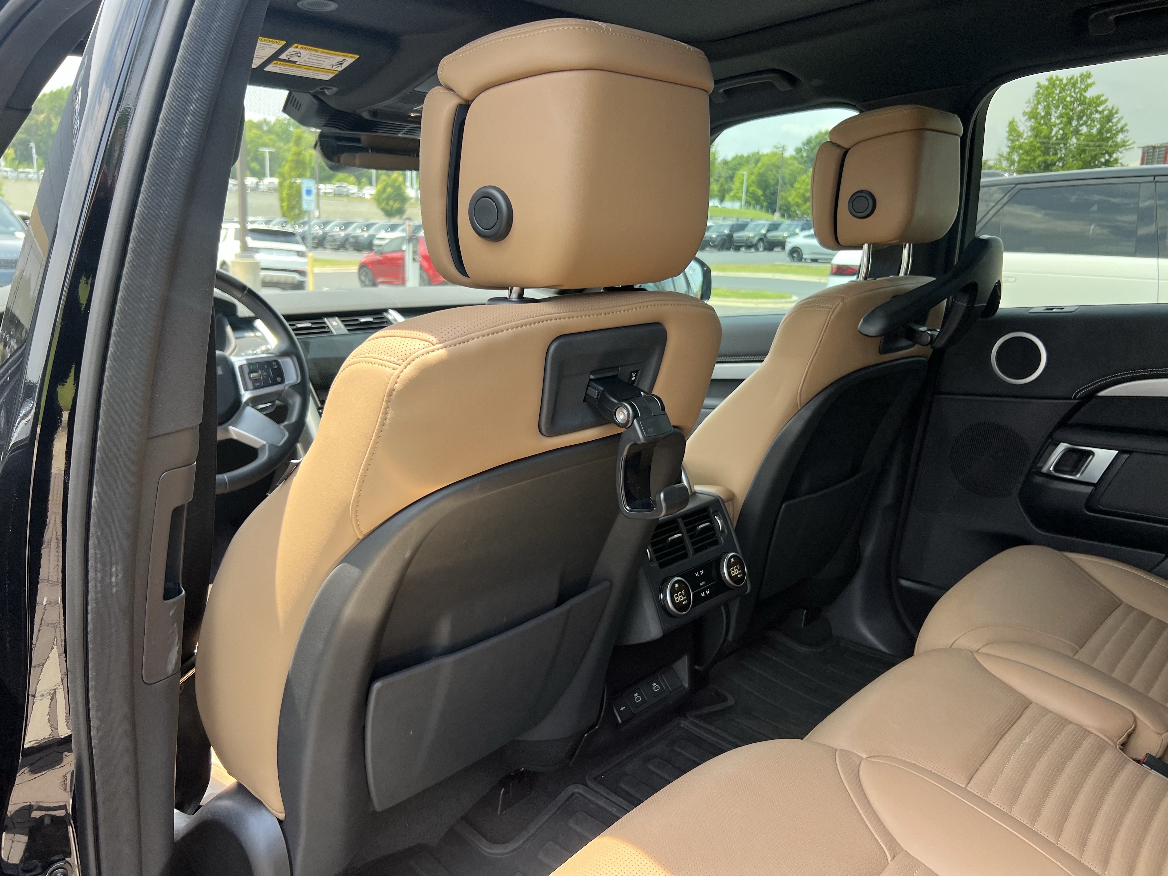 Certified 2025 Land Rover Discovery Dynamic SE AWD/4WD image 32