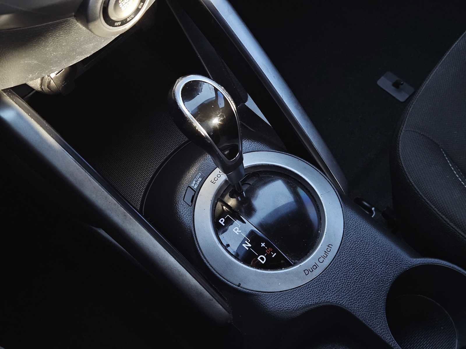 Used 2017 Hyundai Veloster Value Edition image 19