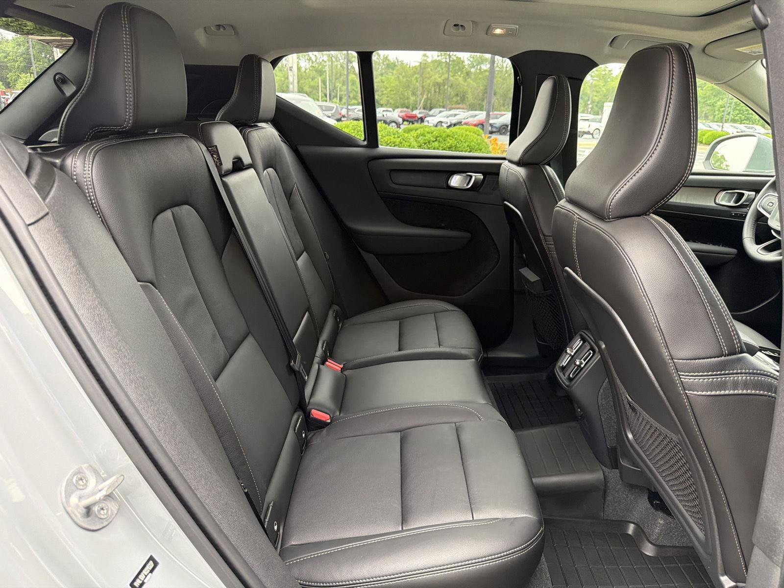 Used 2024 Volvo XC40 B5 Ultimate w/ Protection Package Premier AWD/4WD image 40