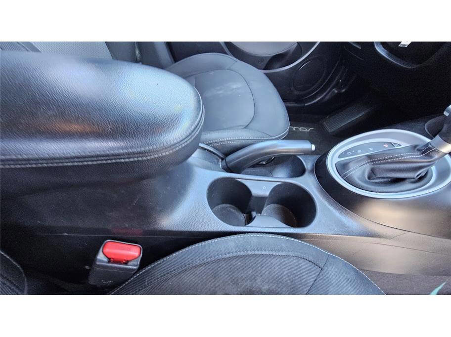 Used 2017 Kia Soul + image 19