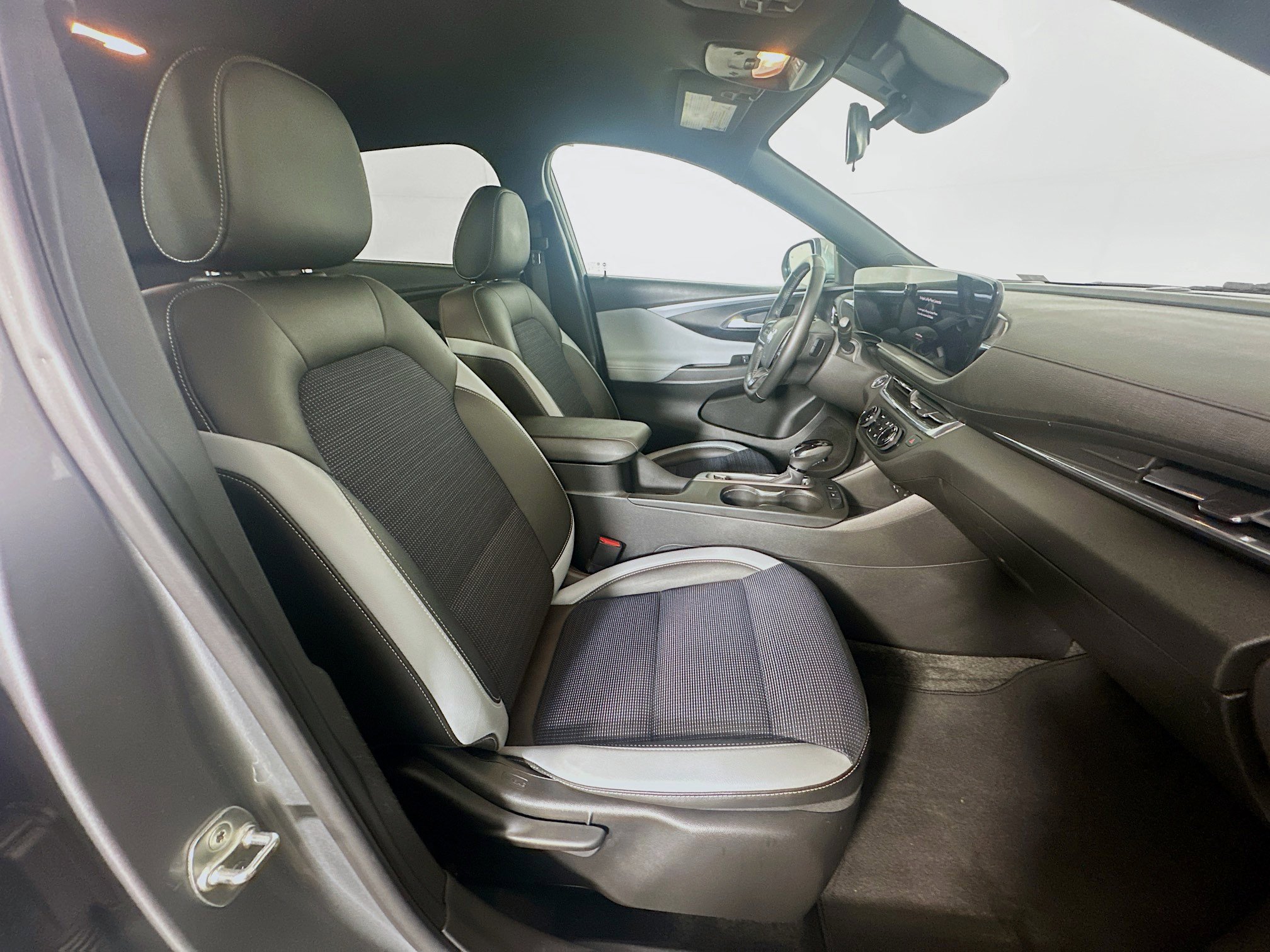 Used 2024 Buick Envista Preferred w/ Convenience I Package FWD image 31