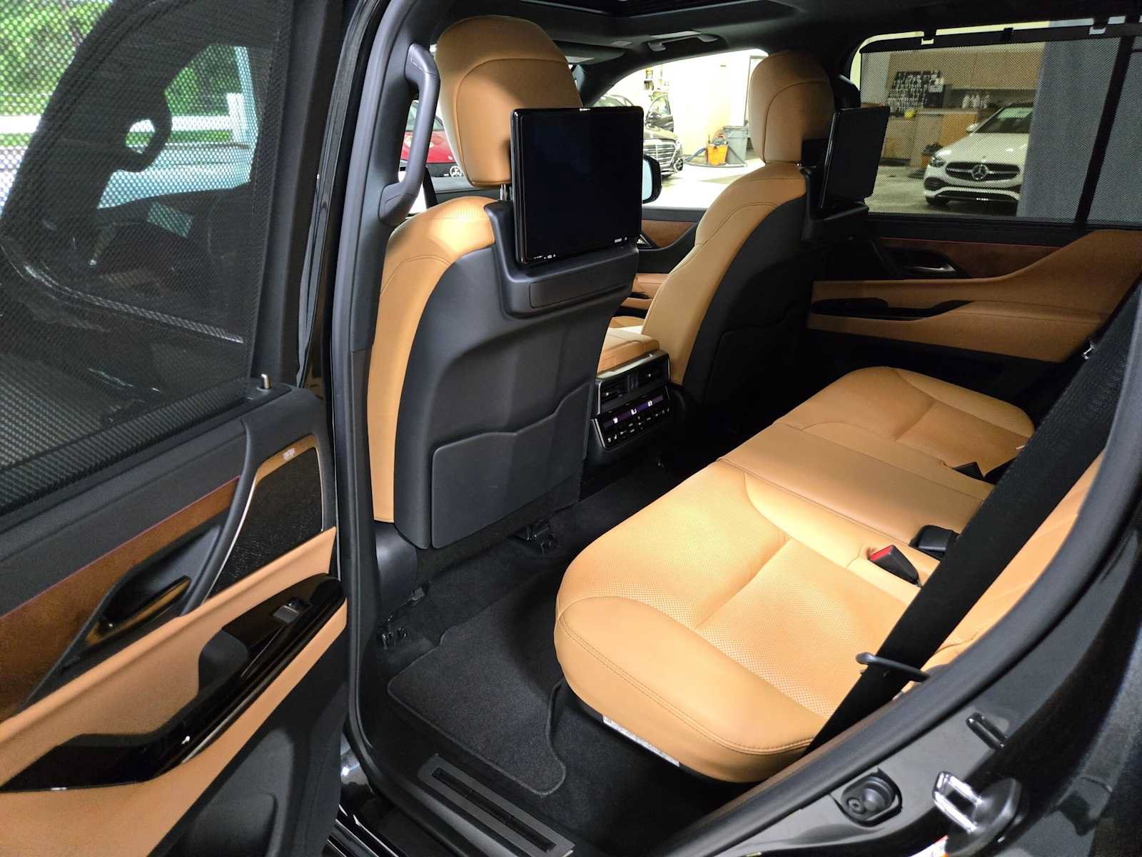 Used 2026 Lexus LX 600 4WD w/ Appearance Package image 15