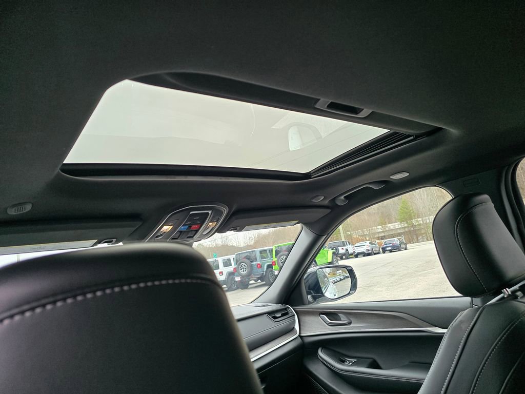 New 2026 Jeep Grand Cherokee Altitude AWD/4WD image 13