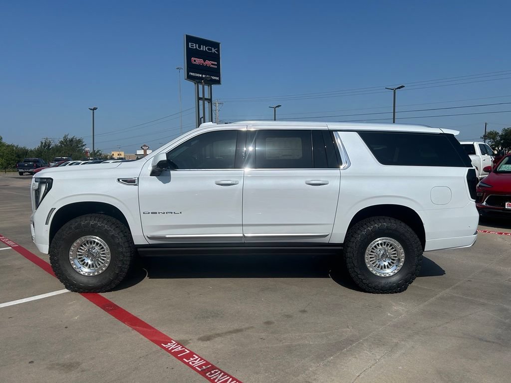 New 2026 GMC Yukon XL Denali w/ Denali Reserve Package AWD/4WD image 3