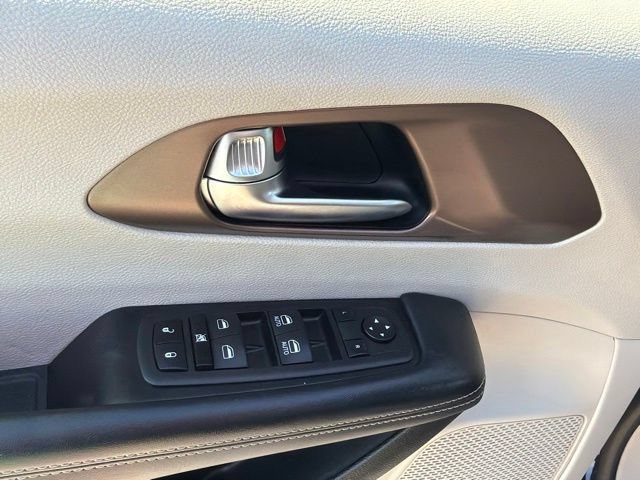 Used 2023 Chrysler Voyager LX FWD image 22