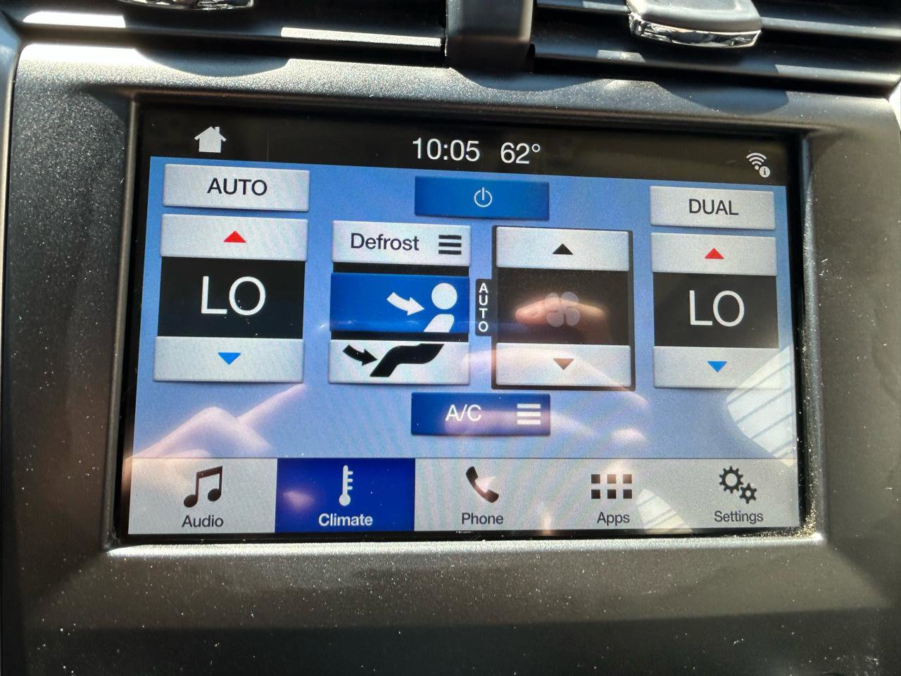 Used 2017 Ford Fusion SE w/ Fusion SE Technology Package FWD image 25