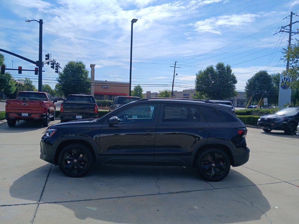 New 2027 Volkswagen Taos SE FWD image 4