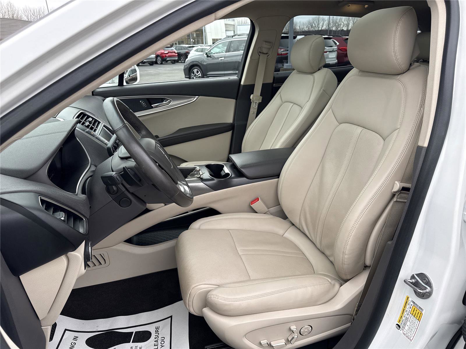 Used 2020 Lincoln Nautilus Reserve w/ Equipment Group 201A image 10