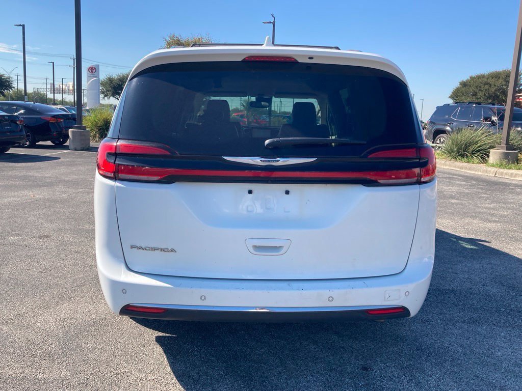 Used 2021 Chrysler Pacifica Touring-L FWD image 6