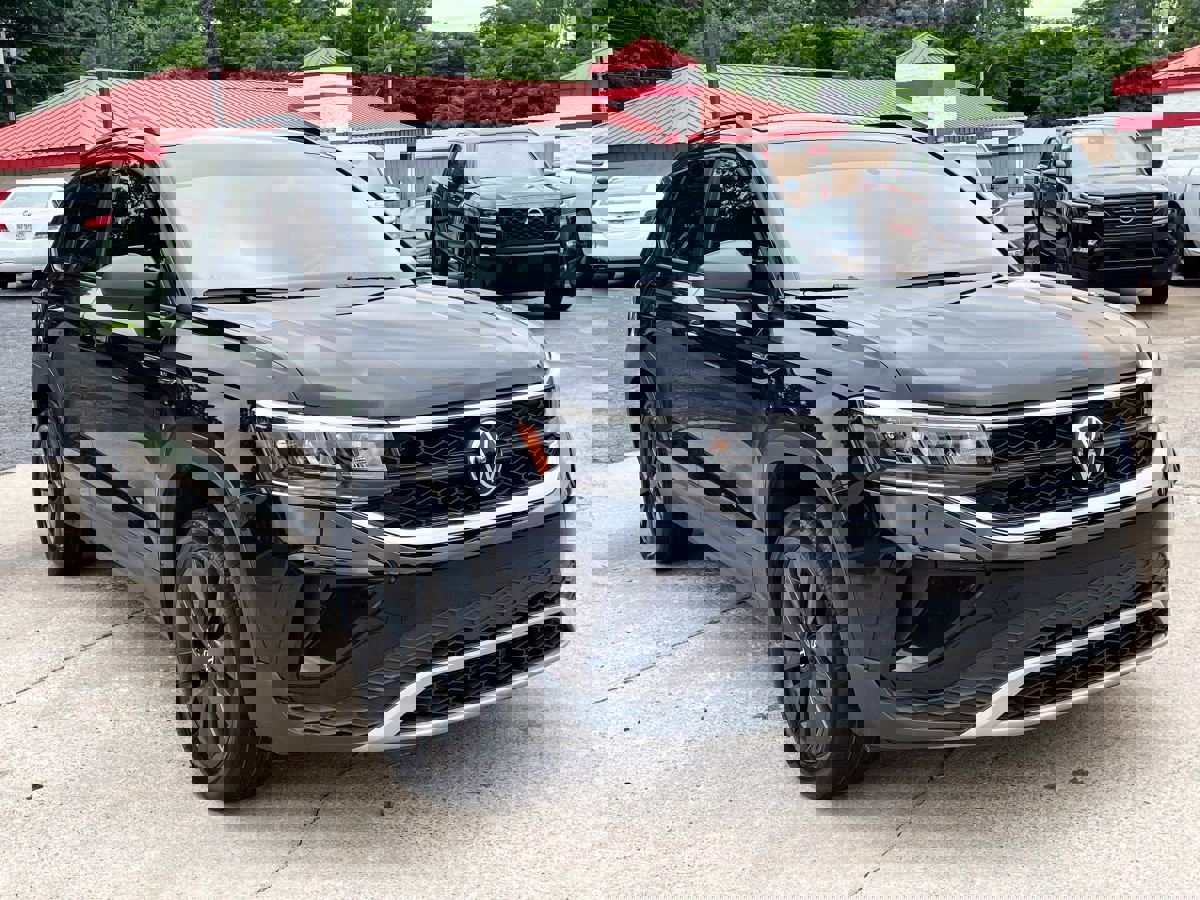 Used 2022 Volkswagen Taos S image 2