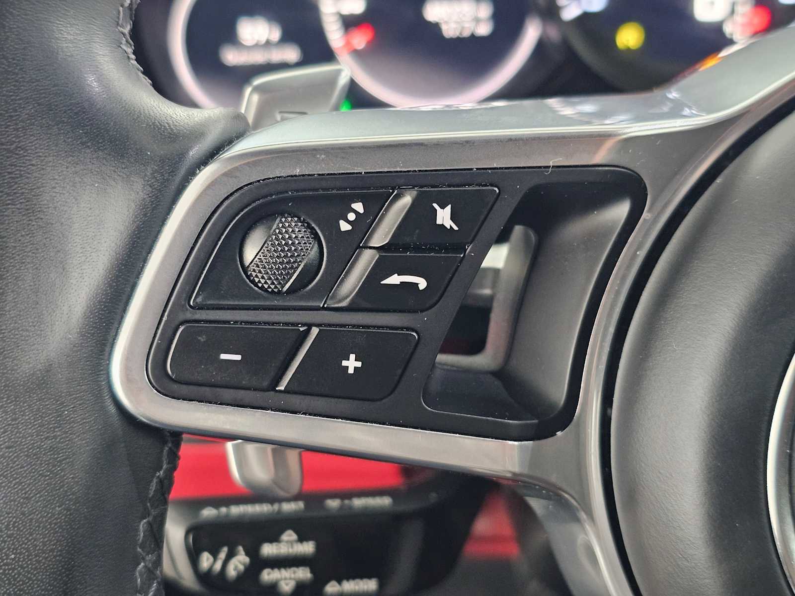 Used 2022 Porsche Cayenne Platinum Edition image 27