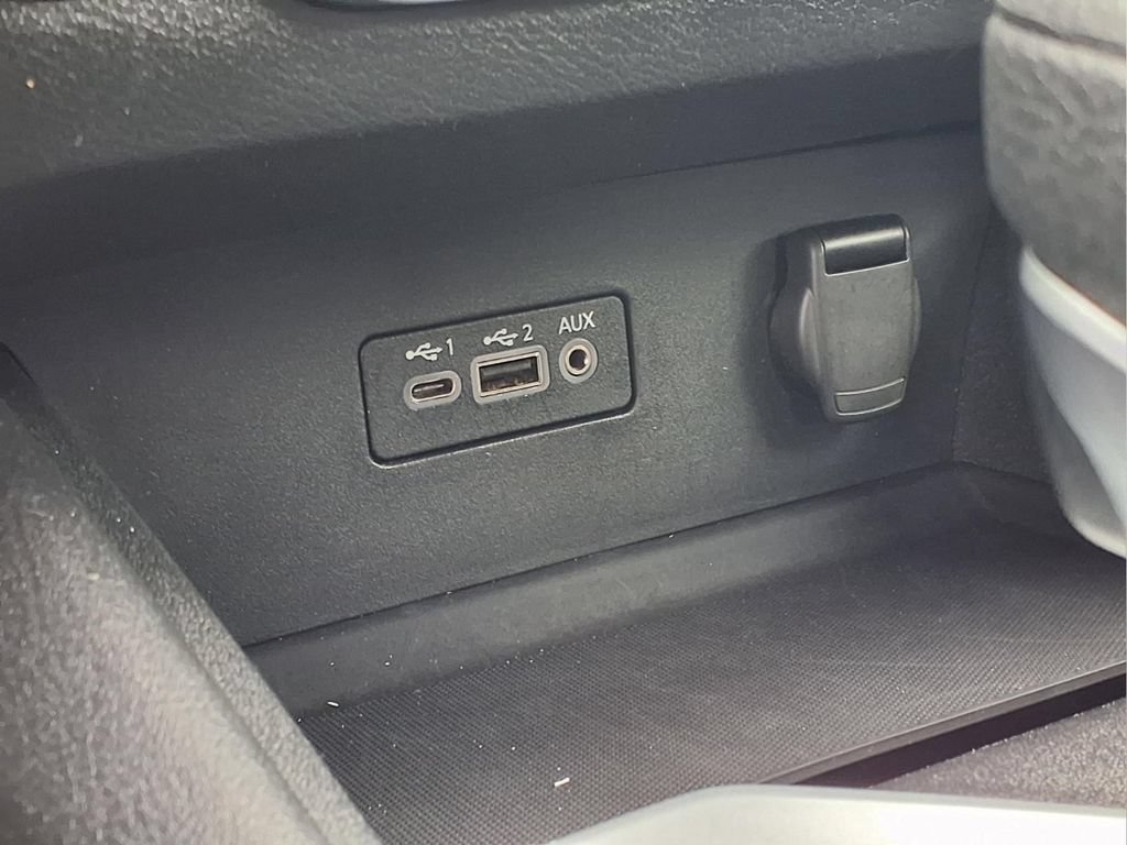 Used 2025 Nissan Altima 2.5 SV FWD image 12
