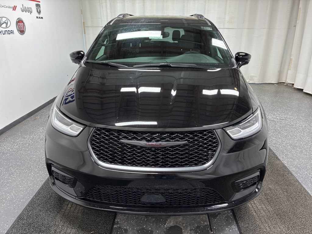 New 2026 Chrysler Pacifica Select w/ S Appearance Package AWD/4WD image 2