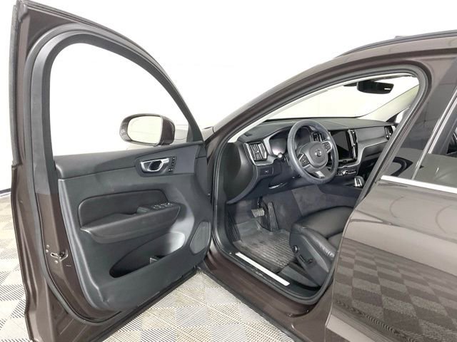 Certified 2023 Volvo XC60 B5 Core w/ Climate Package image 26