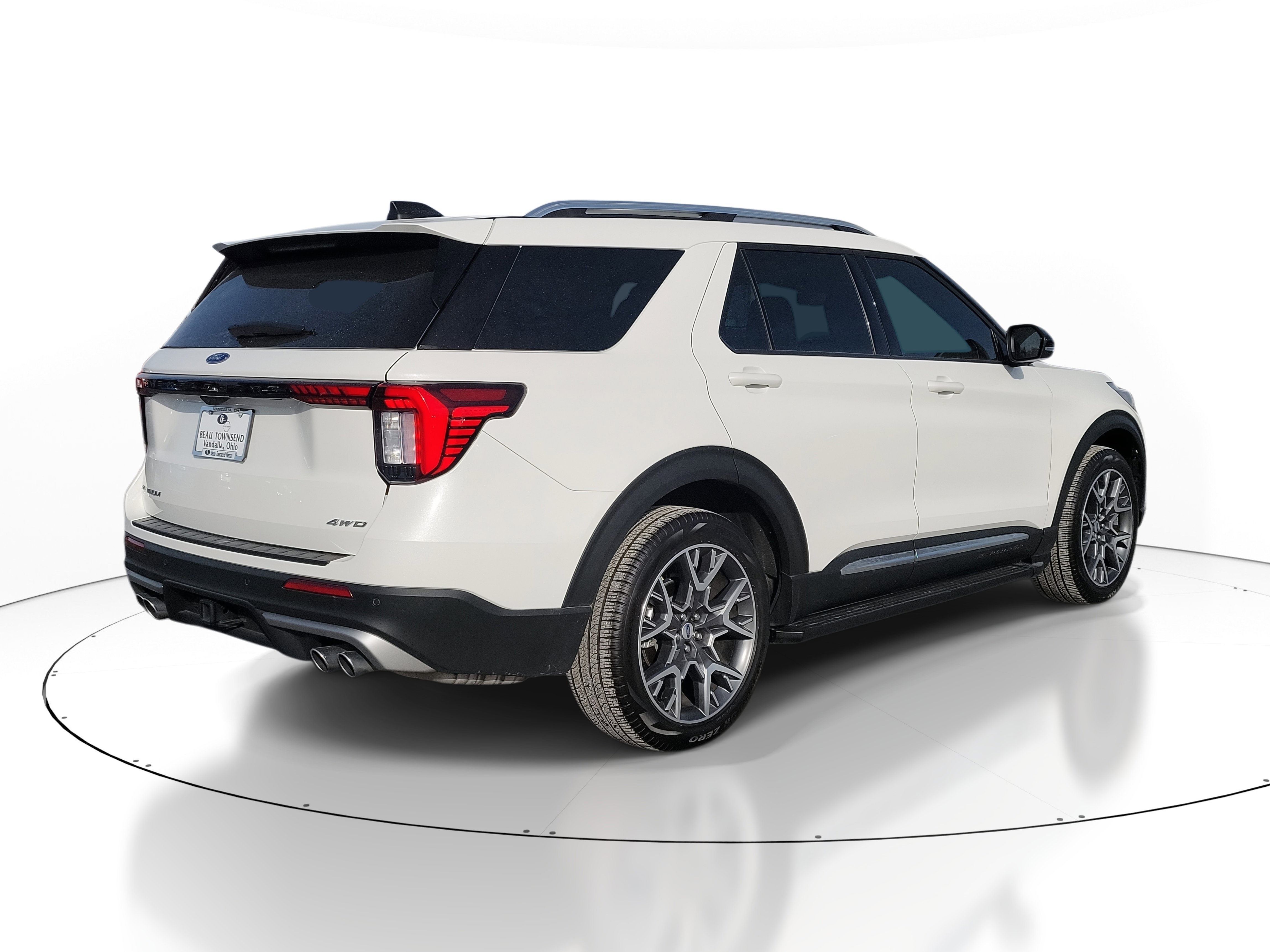 Used 2025 Ford Explorer Platinum w/ Ultimate Package image 4