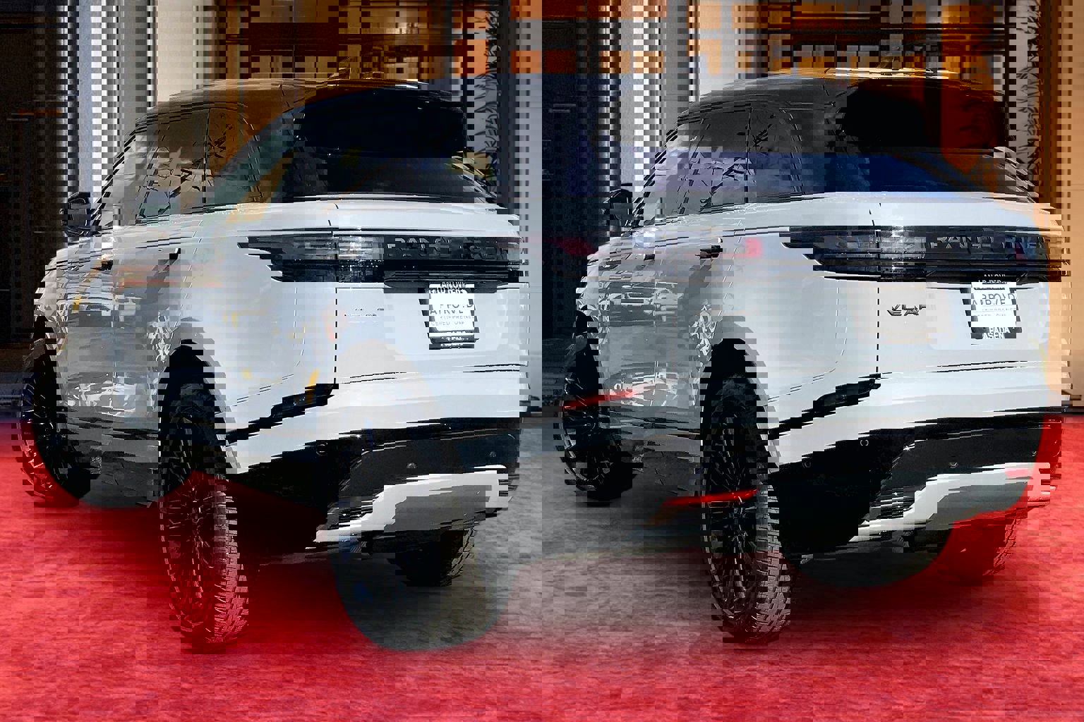 Used 2025 Land Rover Range Rover Velar Dynamic SE image 10