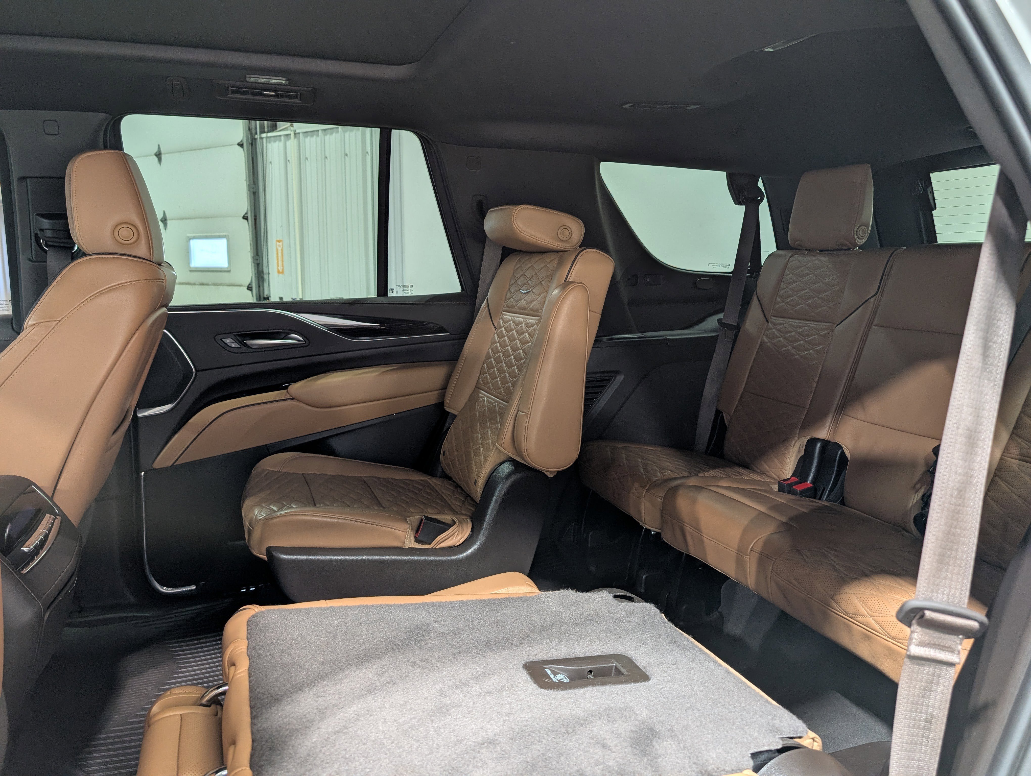 Used 2023 Cadillac Escalade Sport w/ LPO, ONYX Package AWD/4WD image 19