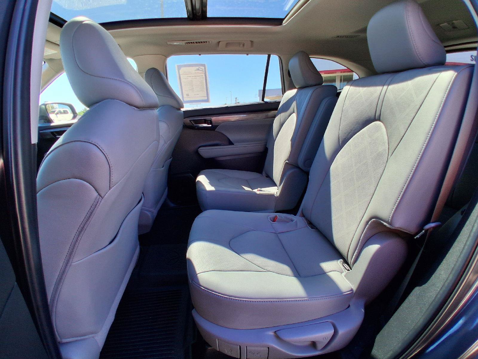 Certified 2024 Toyota Highlander Platinum AWD/4WD image 22