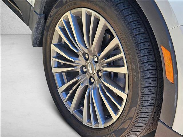 Used 2024 Cadillac XT4 Premium Luxury image 4