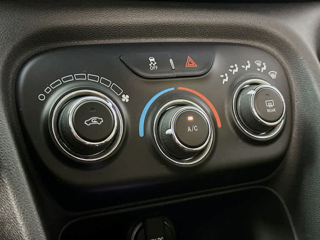 Used 2015 Dodge Dart SXT FWD image 16