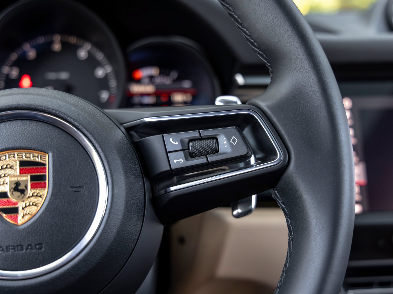 Certified 2026 Porsche Macan AWD/4WD image 31