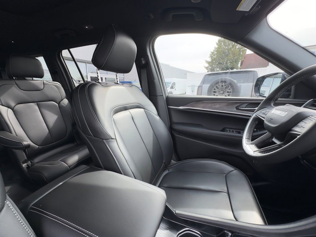 New 2026 Jeep Grand Cherokee L Limited w/ Limited Altitude Package image 20