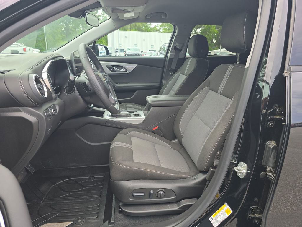 Used 2025 Chevrolet Blazer LT w/ Midnight/Sport Edition FWD image 9