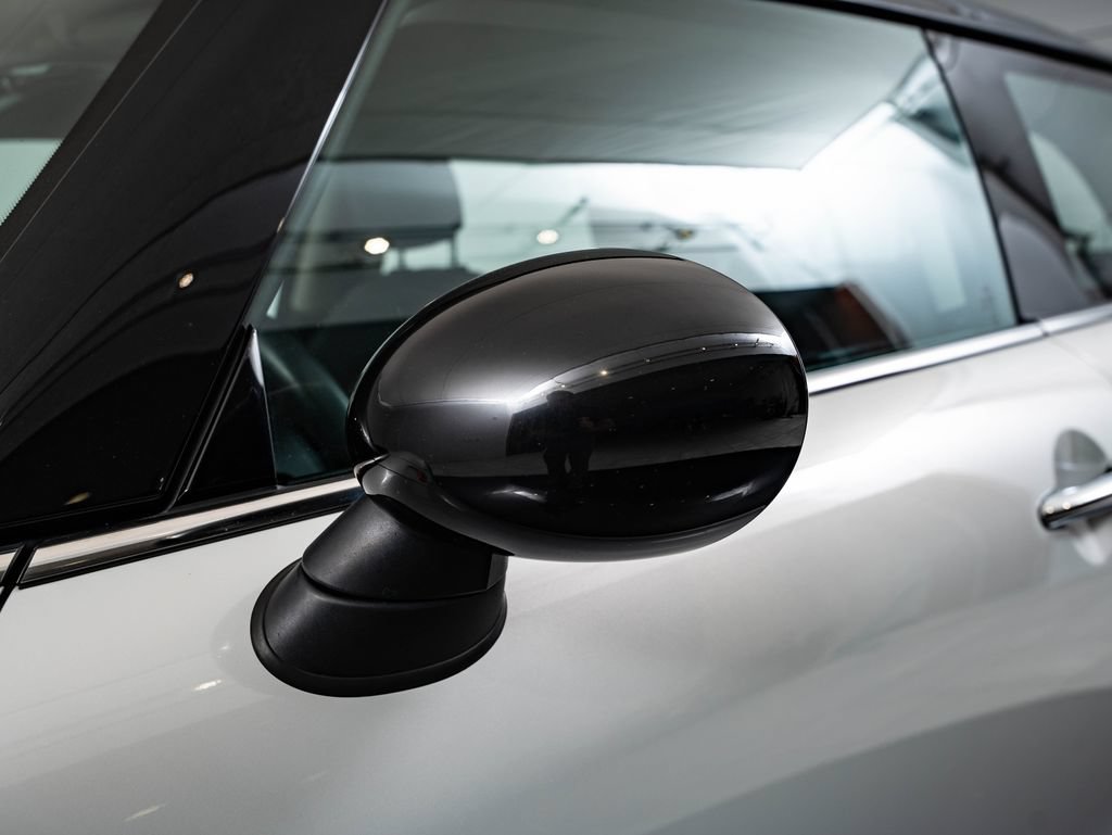 Used 2016 MINI Cooper 2-Door Hardtop FWD image 17