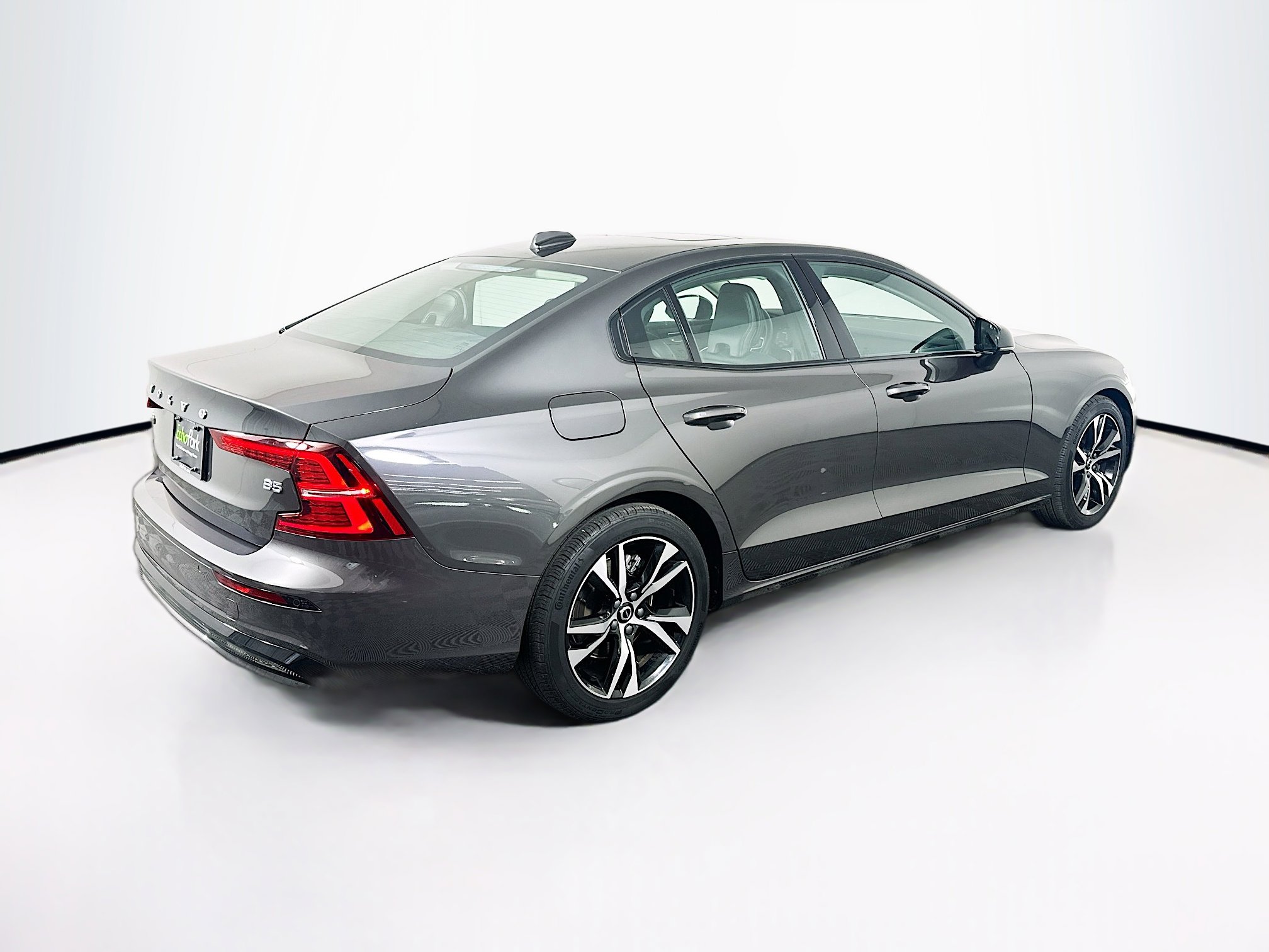 Used 2025 Volvo S60 B5 Core image 9