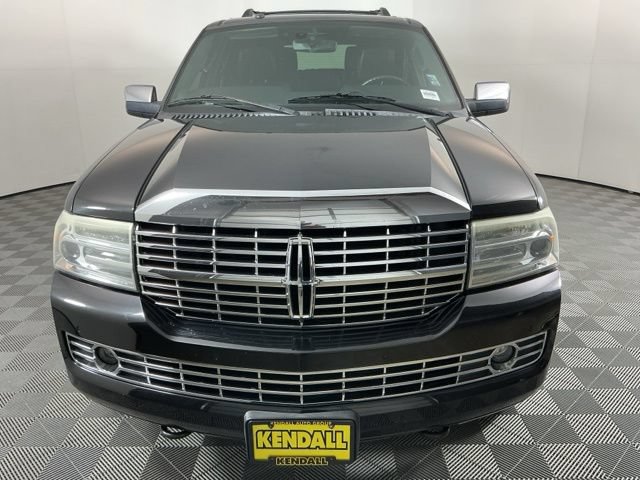 Used 2011 Lincoln Navigator Ultimate AWD/4WD image 2