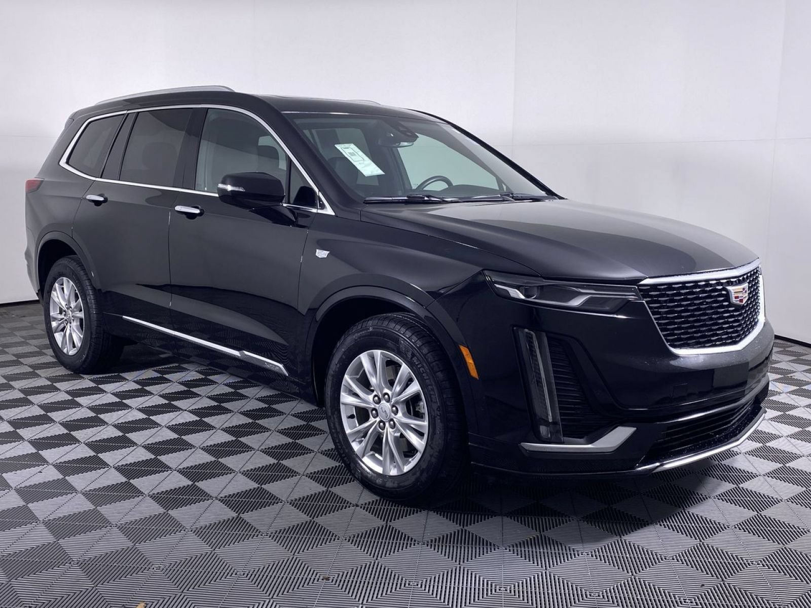 Certified 2024 Cadillac XT6 Luxury w/ LPO, Floor Liner Package AWD/4WD image 21