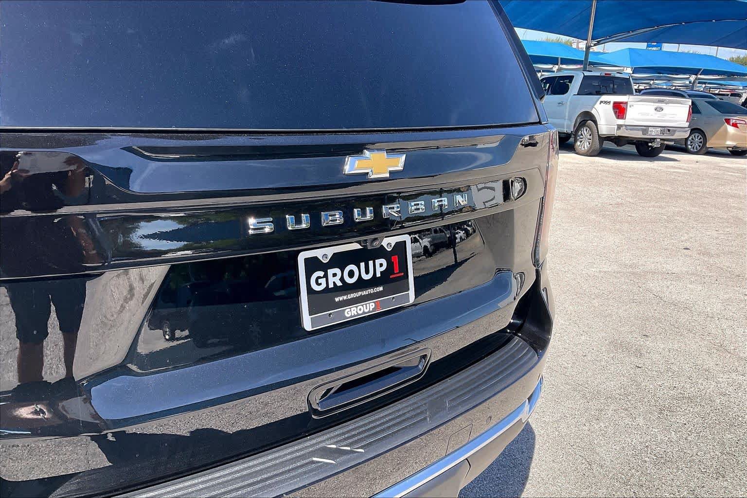 Used 2025 Chevrolet Suburban LS RWD image 31