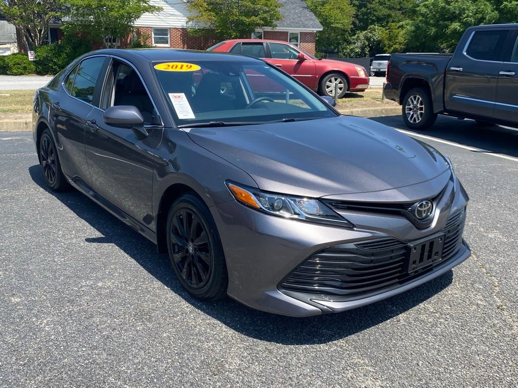 Used 2019 Toyota Camry LE FWD image 1