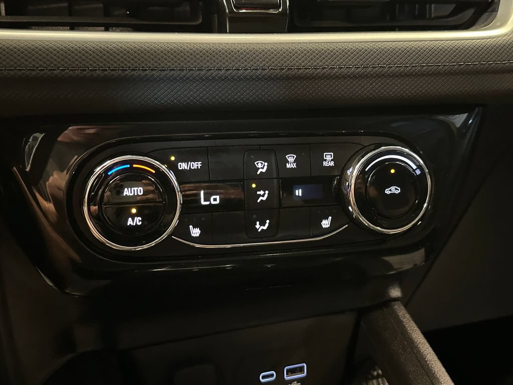 Used 2024 Chevrolet TrailBlazer LT w/ Convenience Package FWD image 15