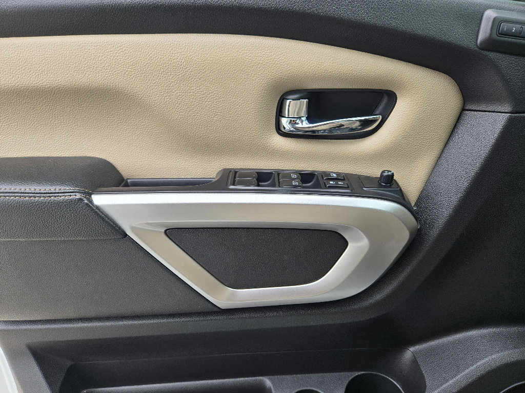 Used 2017 Nissan Titan SL image 25