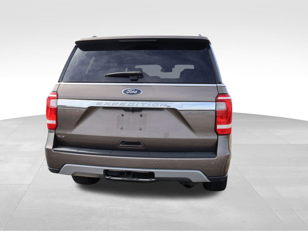 Used 2019 Ford Expedition XLT w/ Equipment Group 202A AWD/4WD image 17