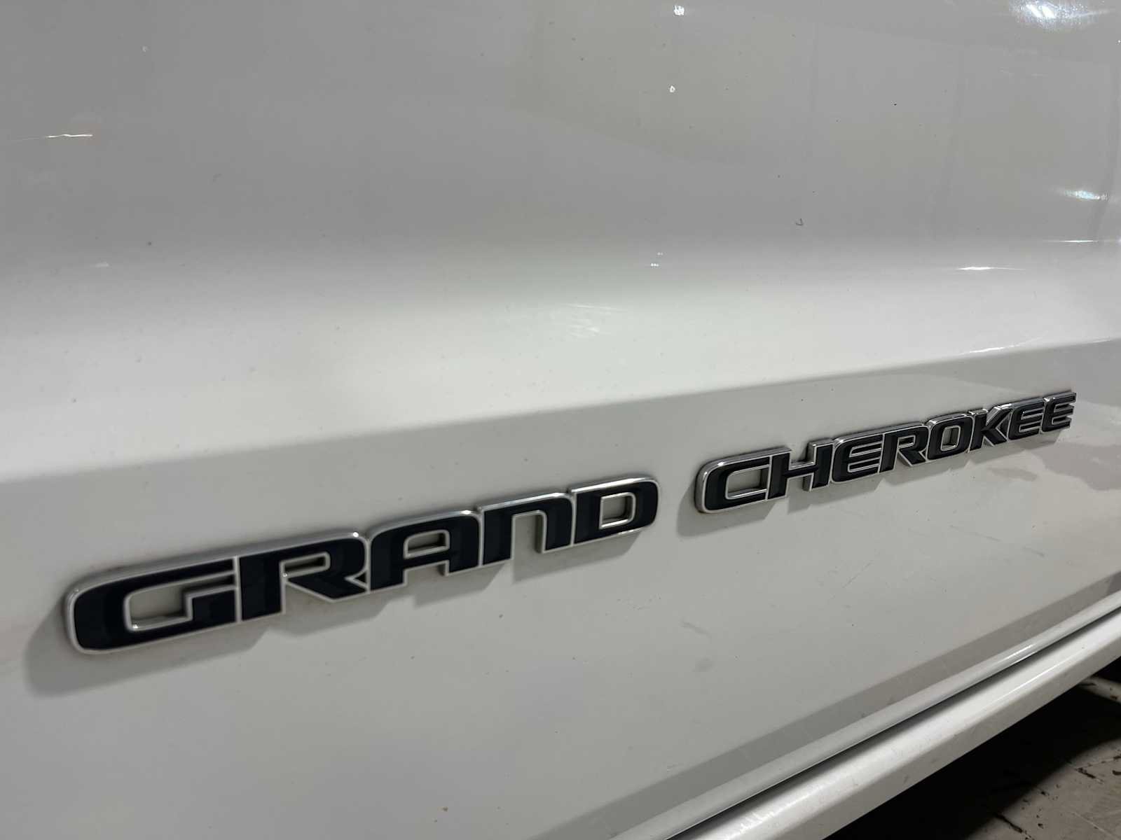 Used 2017 Jeep Grand Cherokee Overland AWD/4WD image 7