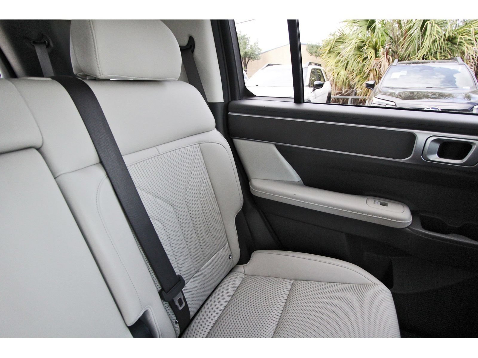 Used 2025 Hyundai Santa Fe SEL AWD/4WD image 12