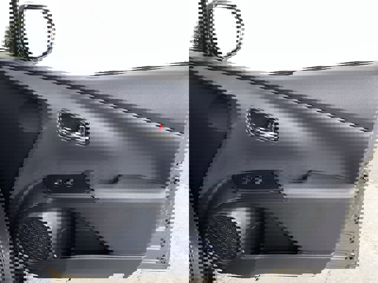 Used 2020 Toyota Prius LE image 22