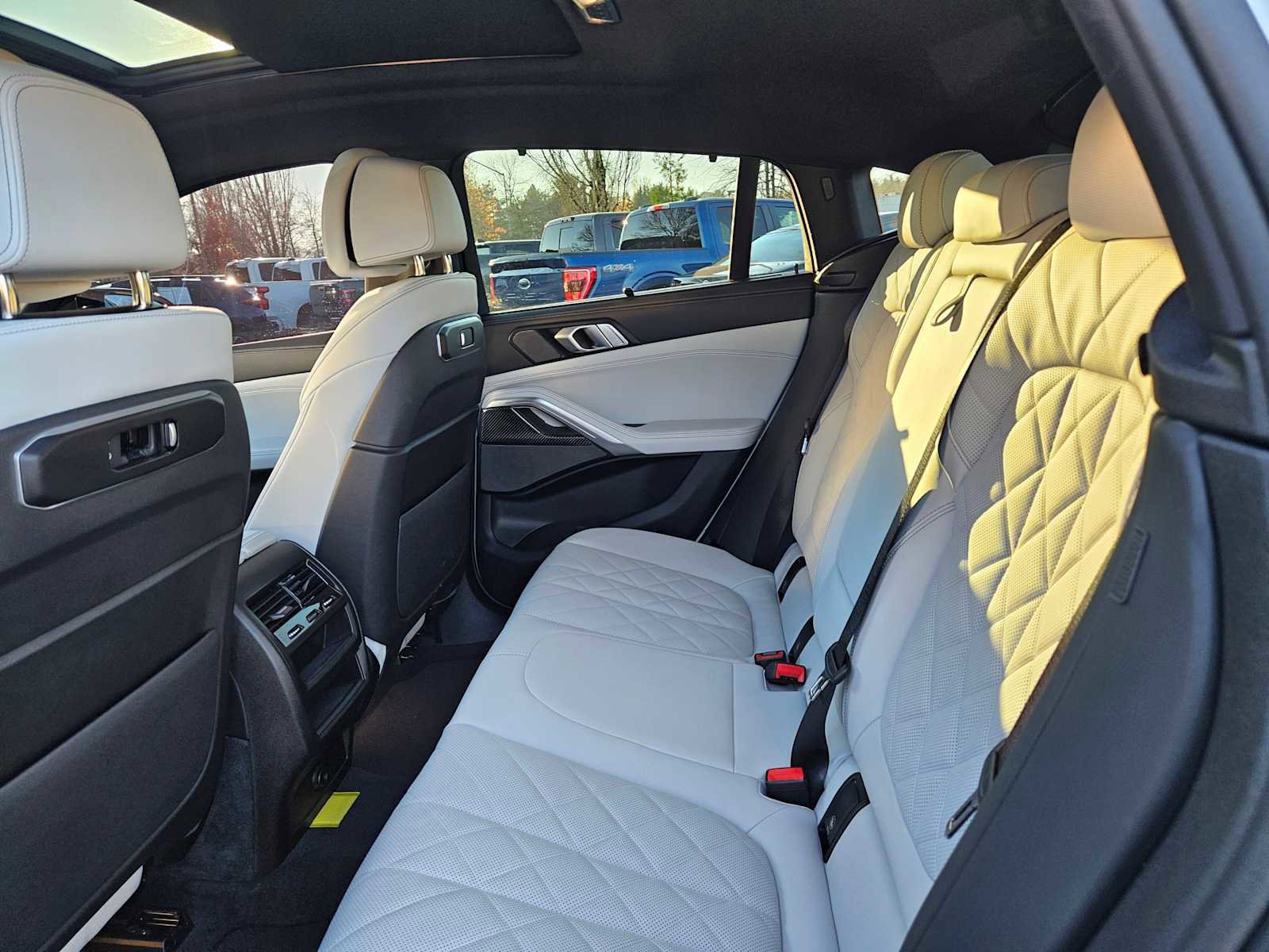Used 2025 BMW X6 M60i image 23