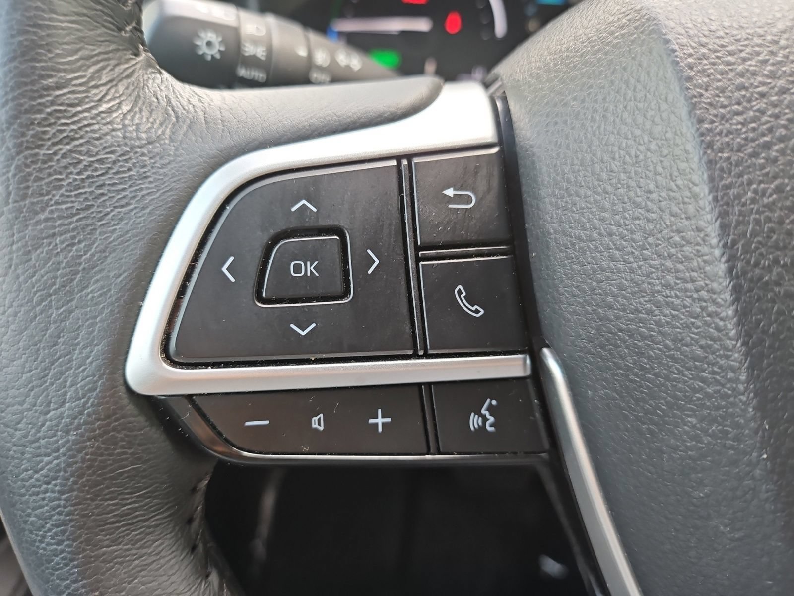 Used 2025 Toyota Sienna XLE FWD image 30