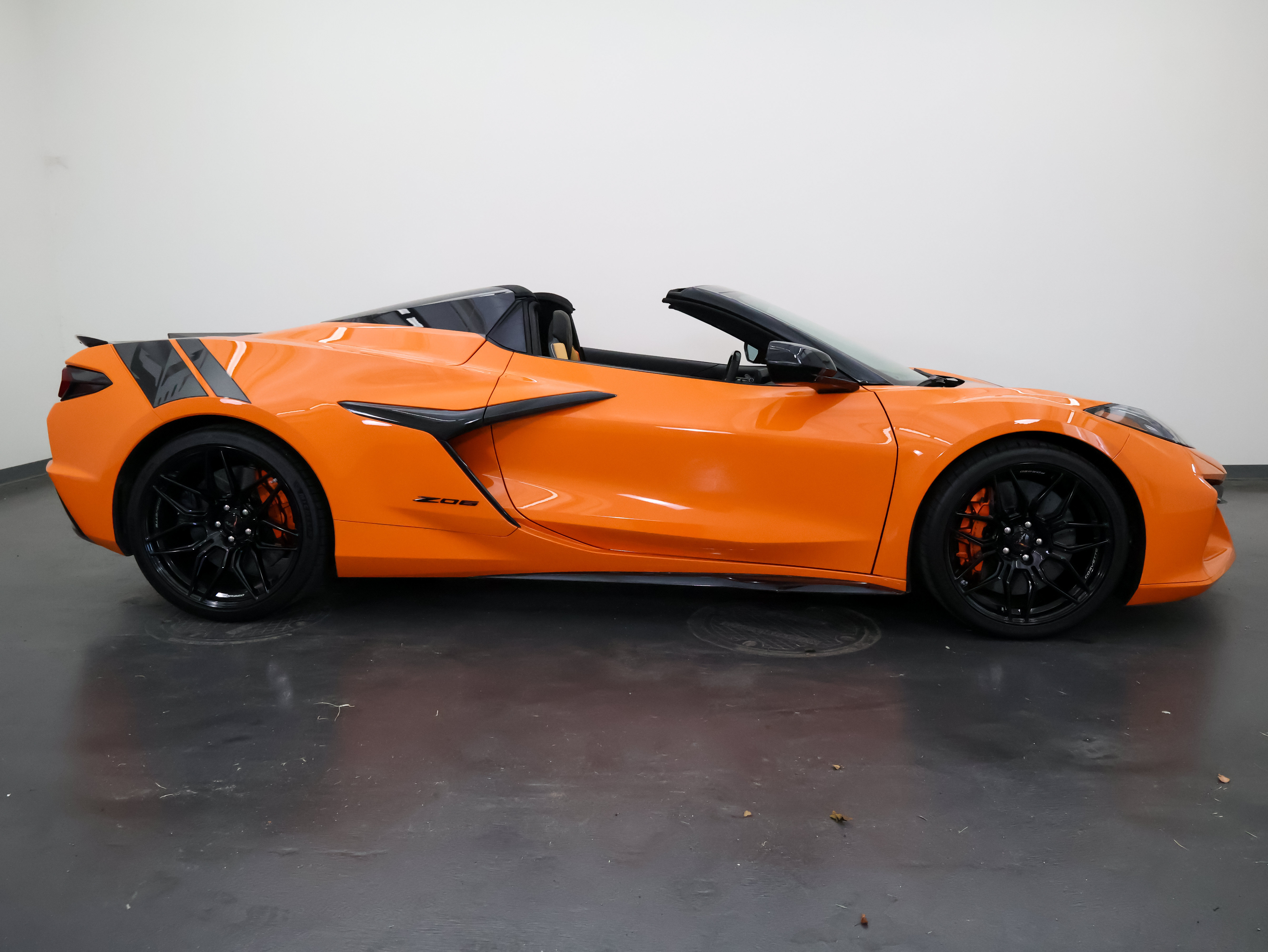 Used 2023 Chevrolet Corvette Z06 RWD image 3